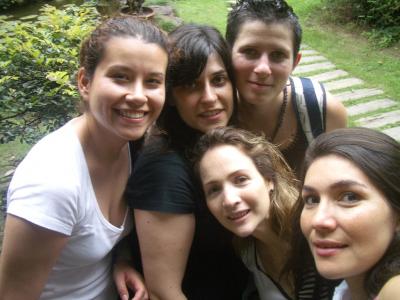 Les 5 viatjantes al jard&iacute; de les pagodes